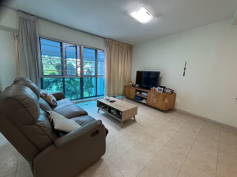 467A Admiralty Drive HDB Flat For Sale at S$ 625,000 | PropertyGuru Singapore - Living Room