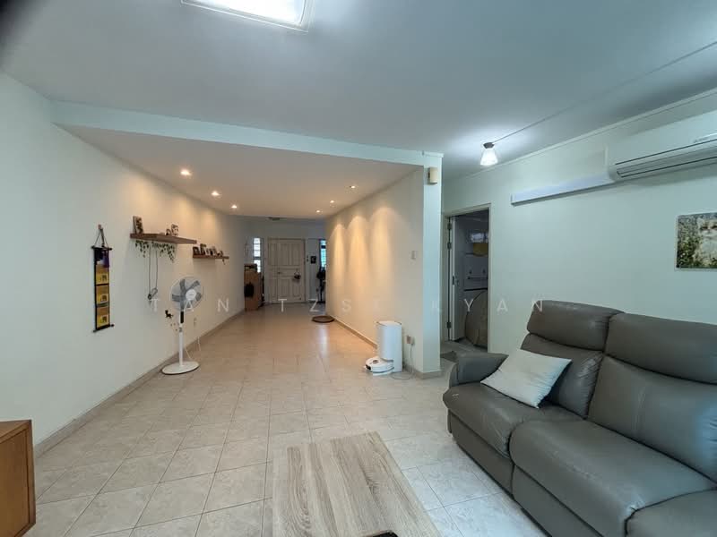 467A Admiralty Drive HDB Flat For Sale at S$ 625,000 | PropertyGuru Singapore - Living Room