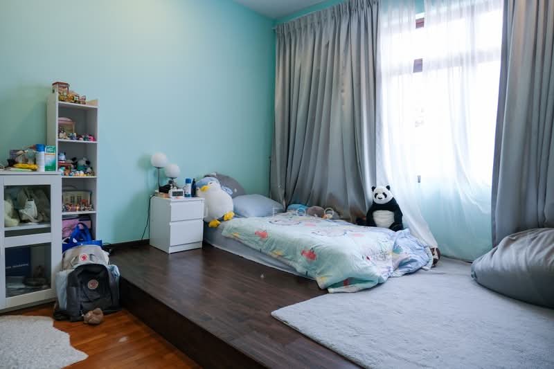 The Riverina Terraced House For Sale at S$ 2,850,000 | PropertyGuru Singapore - Junior Bedroom