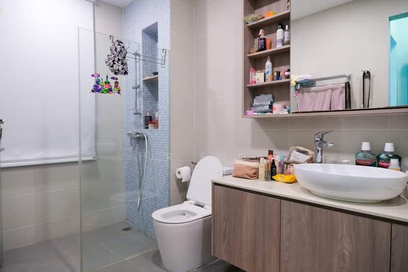 The Riverina Terraced House For Sale at S$ 2,850,000 | PropertyGuru Singapore - Bathroom