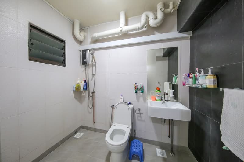331 Sembawang Close HDB Flat For Sale at S$ 560,000 | PropertyGuru Singapore - Bathroom
