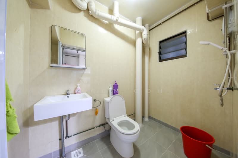 331 Sembawang Close HDB Flat For Sale at S$ 560,000 | PropertyGuru Singapore - Bathroom