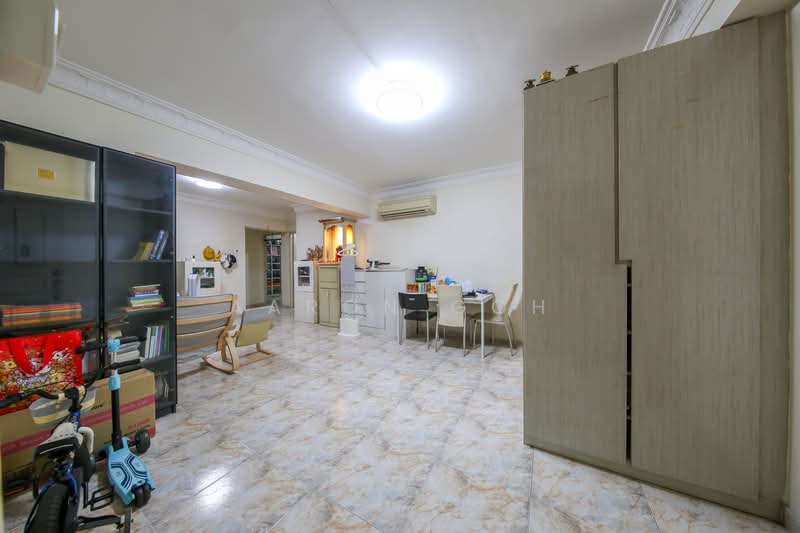 331 Sembawang Close HDB Flat For Sale at S$ 560,000 | PropertyGuru Singapore - Living Room