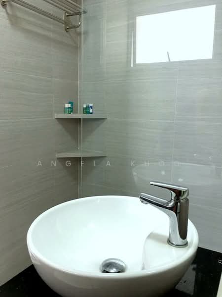 82 Strathmore Avenue, 82 Strathmore Avenue, Room Rental, 180 sqft, HDB Flat For Rent, by Angela Khoo, 500099222 - Bathroom - PropertyGuru.com.sg