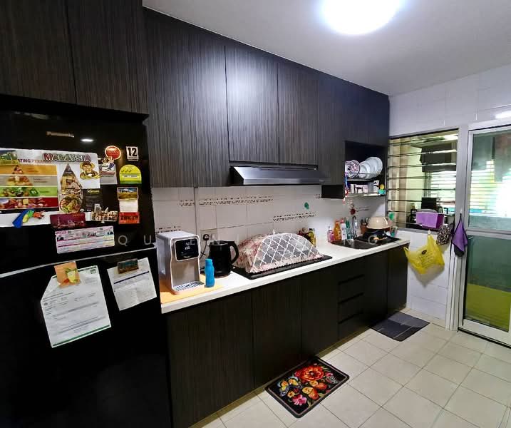 211D Compassvale Lane, 211D Compassvale Lane, 3 Bedrooms, 1,001 sqft, HDB Flat For Sale, by Queenie Heng, 500099231 - Kitchen - PropertyGuru.com.sg