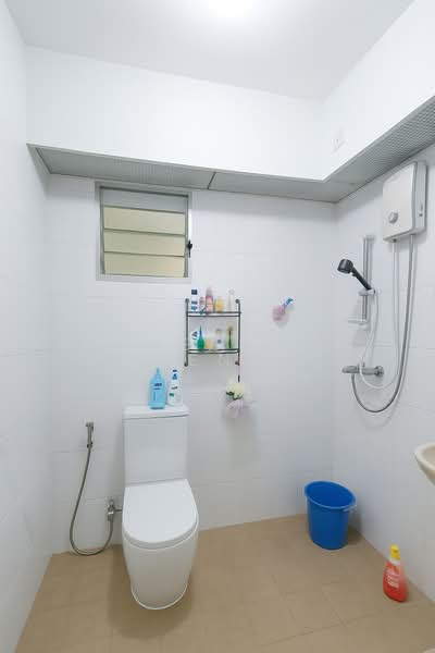 211D Compassvale Lane, 211D Compassvale Lane, 3 Bedrooms, 1,001 sqft, HDB Flat For Sale, by Queenie Heng, 500099231 - Bathroom - PropertyGuru.com.sg