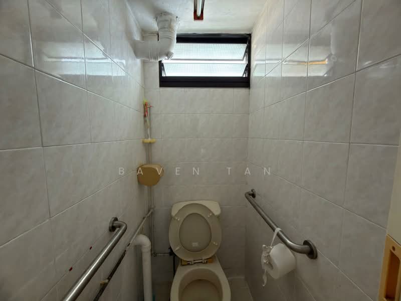 11 Upper Boon Keng Road HDB Flat For Sale at S$ 480,000 | PropertyGuru Singapore - Bathroom