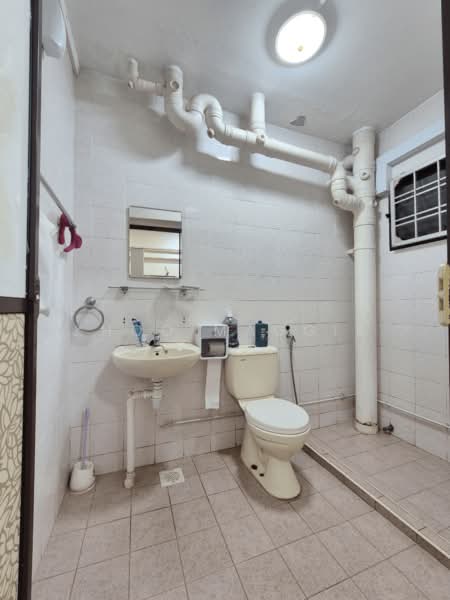 546 Woodlands Drive 16 HDB Flat For Sale at S$ 698,000 | PropertyGuru Singapore - Bathroom