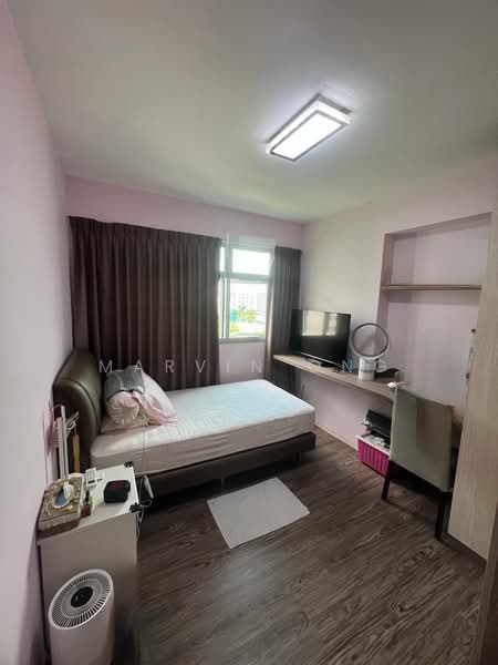 501A Yishun Street 51 HDB Flat For Sale at S$ 670,000 | PropertyGuru Singapore - Bedroom
