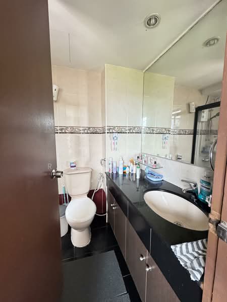 Faber Garden Condominium Condominium For Sale at S$ 3,700,000 | PropertyGuru Singapore - Bathroom