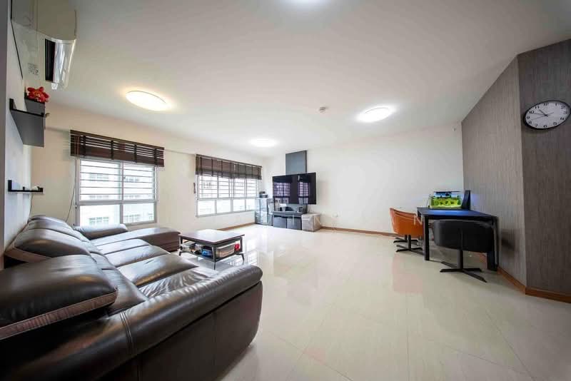 461D Bukit Batok West Avenue 8 HDB Flat For Sale at S$ 828,000 | PropertyGuru Singapore - Living Room
