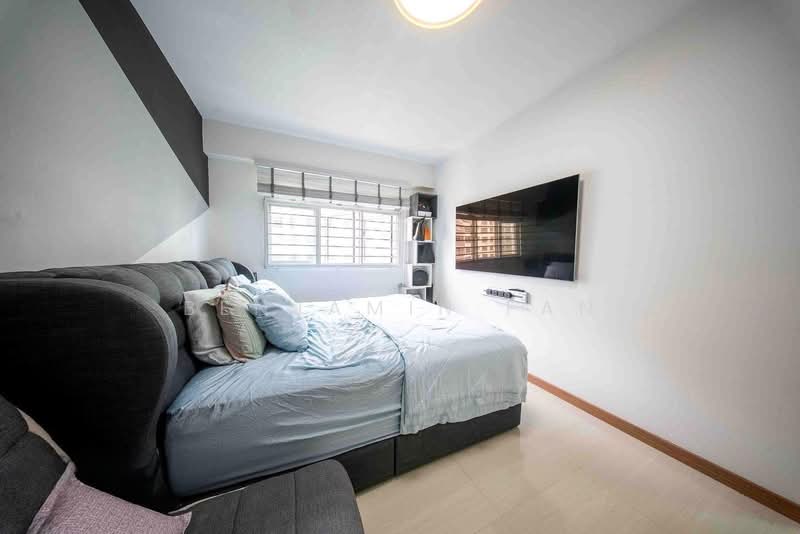 461D Bukit Batok West Avenue 8 HDB Flat For Sale at S$ 828,000 | PropertyGuru Singapore - Bedroom