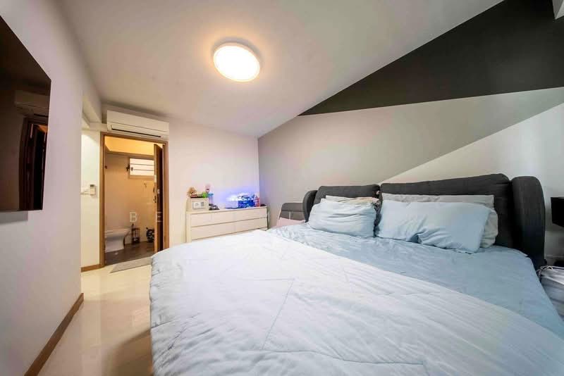 461D Bukit Batok West Avenue 8 HDB Flat For Sale at S$ 828,000 | PropertyGuru Singapore - Bedroom