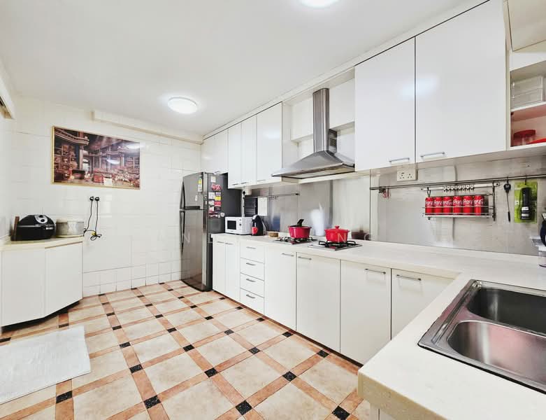 682C Woodlands Drive 73 HDB Flat For Sale at S$ 708,000 | PropertyGuru Singapore - Kitchen