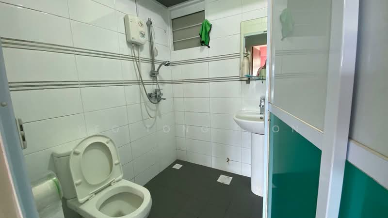 8A Upper Boon Keng Road HDB Flat For Sale at S$ 799,000 | PropertyGuru Singapore - Bathroom