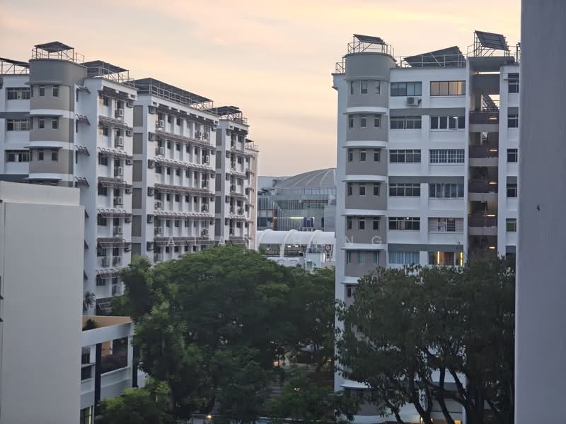 Simei MRT Stn within sight
