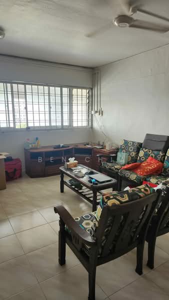 209 Bukit Batok Street 21 HDB Flat For Sale at S$ 650,000 | PropertyGuru Singapore - Living Room