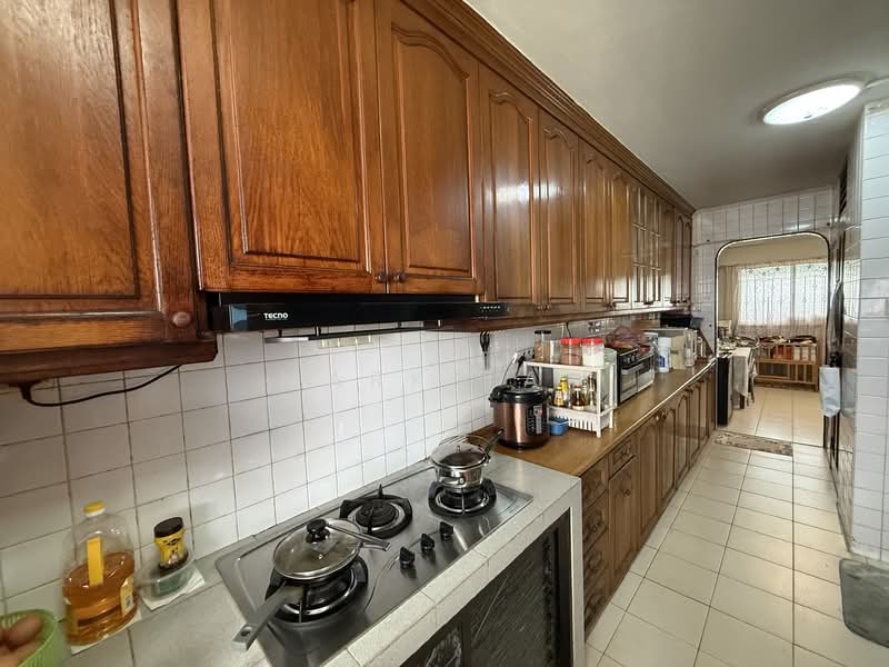 226 Pending Road HDB Flat For Sale at S$ 480,000 | PropertyGuru Singapore - Kitchen