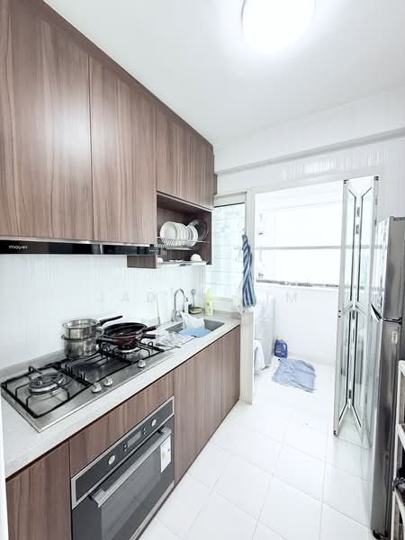 296B Bukit Batok Street 22 HDB Flat For Sale at S$ 599,888 | PropertyGuru Singapore - Kitchen