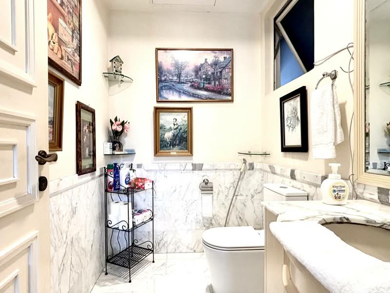 Holland Grove View Semi-Detached House For Sale at S$ 4,800,000 | PropertyGuru Singapore - Bathroom