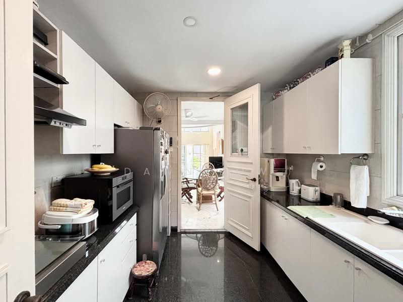 Holland Grove View Semi-Detached House For Sale at S$ 4,800,000 | PropertyGuru Singapore - Kitchen
