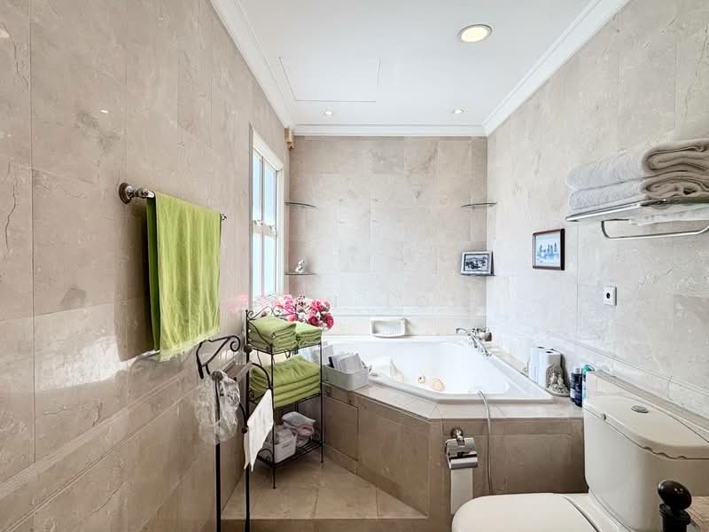 Holland Grove View Semi-Detached House For Sale at S$ 4,800,000 | PropertyGuru Singapore - Bathroom