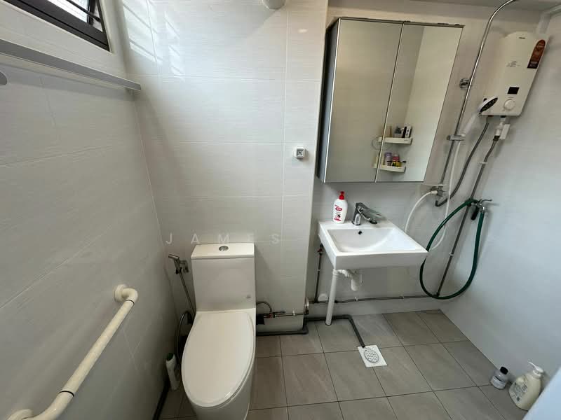 103 Pasir Ris Street 12 HDB Flat For Sale at S$ 745,000 | PropertyGuru Singapore - Bathroom