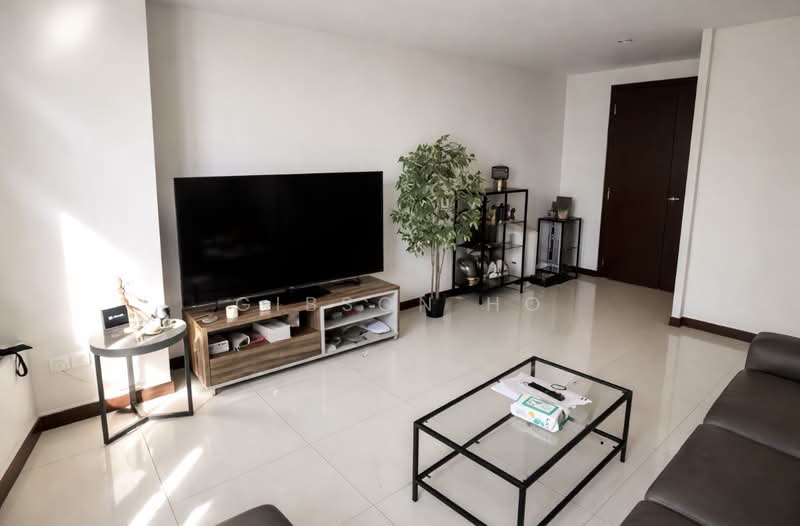 The Sail @ Marina Bay Condominium For Sale at S$ 1,300,000 | PropertyGuru Singapore - Living Room