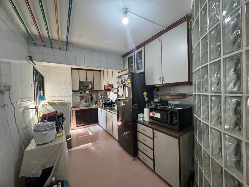336 Clementi Avenue 2 HDB Flat For Sale at S$ 788,788 | PropertyGuru Singapore - Kitchen