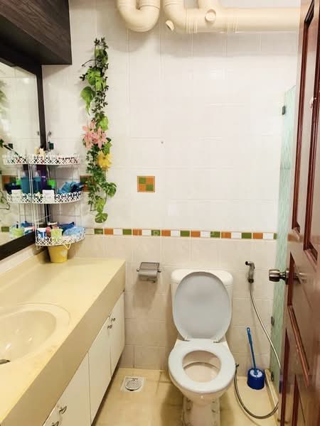 272A Jurong West Street 24, 272A Jurong West Street 24, 3 Bedrooms, 1,011 sqft, HDB Flat For Rent, by Thiru P, 500099309 - Bathroom - PropertyGuru.com.sg