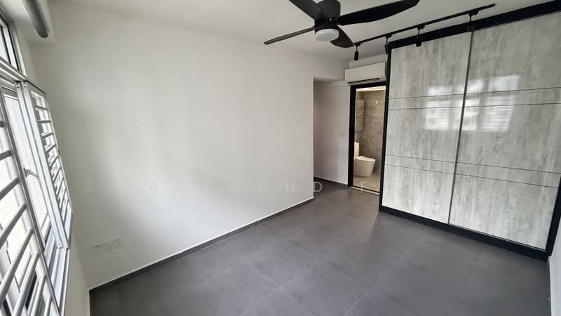 140D Corporation Drive HDB Flat For Sale at S$ 710,000 | PropertyGuru Singapore - Master bedroom