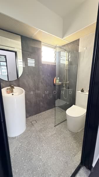 140D Corporation Drive HDB Flat For Sale at S$ 710,000 | PropertyGuru Singapore - Bathroom
