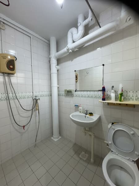 767 Pasir Ris Street 71, 767 Pasir Ris Street 71, 4 Bedrooms, 1,313 sqft, HDB Flat For Rent, by Cynthia Chua, 500099330 - Bathroom - PropertyGuru.com.sg