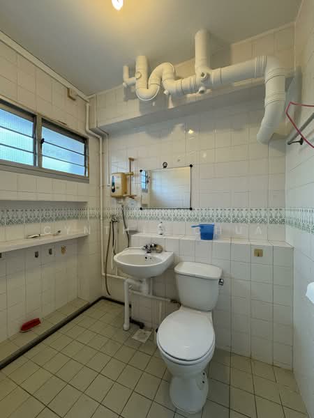 767 Pasir Ris Street 71, 767 Pasir Ris Street 71, 4 Bedrooms, 1,313 sqft, HDB Flat For Rent, by Cynthia Chua, 500099330 - Bathroom - PropertyGuru.com.sg