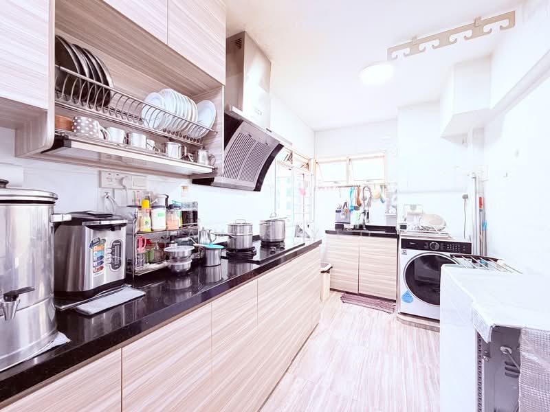 412B Fernvale Link HDB Flat For Sale at S$ 599,000 | PropertyGuru Singapore - Kitchen