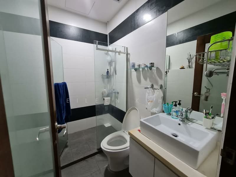 Yio Chu Kang Gardens Terraced House For Sale at S$ 4,800,000 | PropertyGuru Singapore - Bathroom