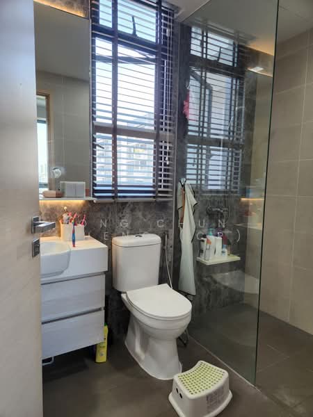 The Luxurie, 21 Compassvale Road, 2 Bedrooms, 775 sqft, Condominium For Rent, by Ong Chun Pheng (CP), 500099356 - Master Bathroom - PropertyGuru.com.sg