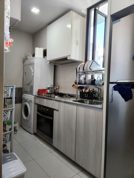 The Luxurie, 21 Compassvale Road, 2 Bedrooms, 775 sqft, Condominium For Rent, by Ong Chun Pheng (CP), 500099356 - Kitchen - PropertyGuru.com.sg