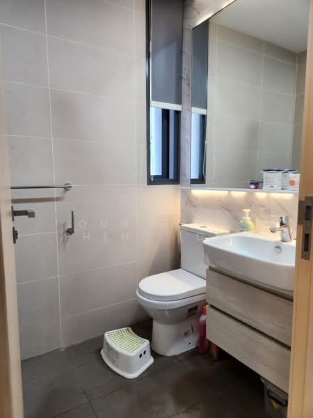 The Luxurie, 21 Compassvale Road, 2 Bedrooms, 775 sqft, Condominium For Rent, by Ong Chun Pheng (CP), 500099356 - Bathroom - PropertyGuru.com.sg