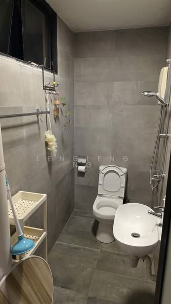 Casa Esperanza, 995 Bukit Timah Road, 3 Bedrooms, 2,002 sqft, Condominium For Rent, by Lengleng Ng, 500099367 - Helper's Bathroom - PropertyGuru.com.sg