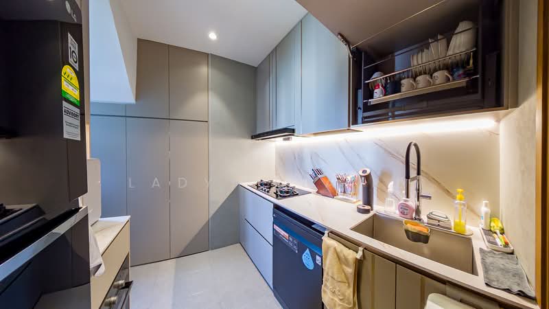 Olloi Condominium For Sale at S$ 3,280,000 | PropertyGuru Singapore - Kitchen
