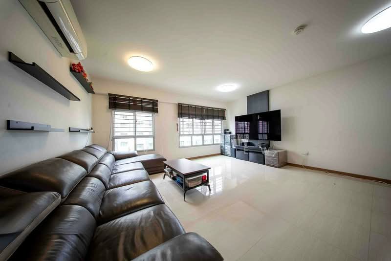 461D Bukit Batok West Avenue 8 HDB Flat For Sale at S$ 828,000 | PropertyGuru Singapore - Living Room