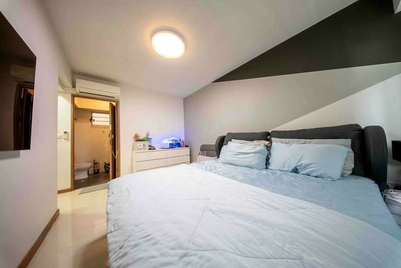 461D Bukit Batok West Avenue 8 HDB Flat For Sale at S$ 828,000 | PropertyGuru Singapore - Bedroom