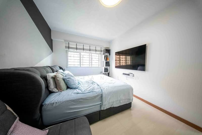 461D Bukit Batok West Avenue 8 HDB Flat For Sale at S$ 828,000 | PropertyGuru Singapore - Bedroom