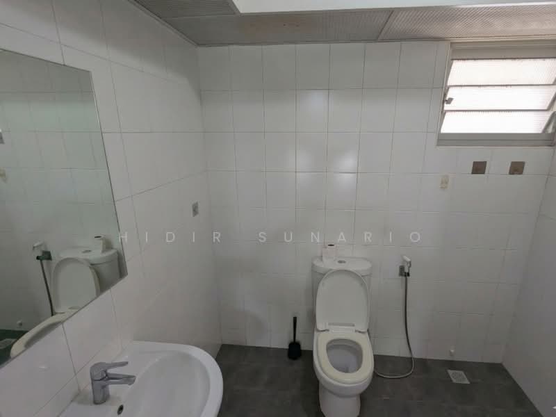 613C Punggol Drive HDB Flat For Sale at S$ 530,000 | PropertyGuru Singapore - Master Ensuite Bathroom