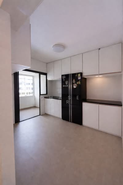 468A Bukit Batok West Avenue 9 HDB Flat For Sale at S$ 700,000 | PropertyGuru Singapore - Kitchen