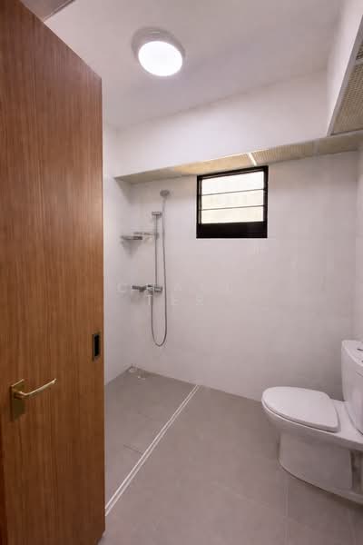 468A Bukit Batok West Avenue 9 HDB Flat For Sale at S$ 700,000 | PropertyGuru Singapore - Bathroom