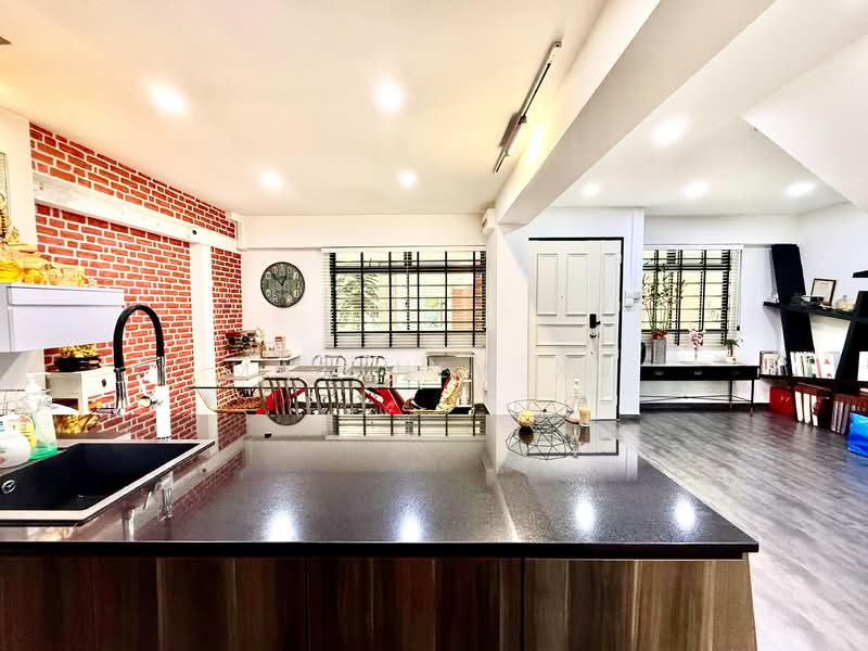 853 Hougang Central HDB Flat For Sale at S$ 1,418,000 | PropertyGuru Singapore - Kitchen