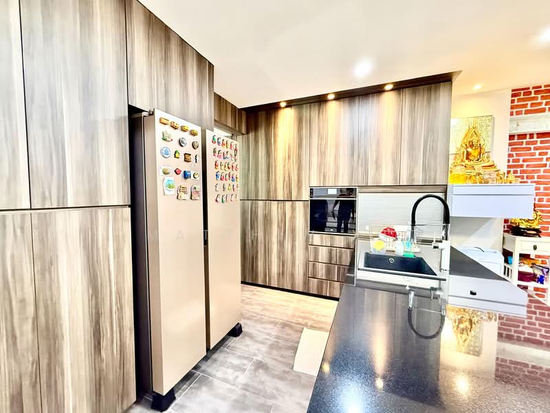 853 Hougang Central HDB Flat For Sale at S$ 1,418,000 | PropertyGuru Singapore - Kitchen
