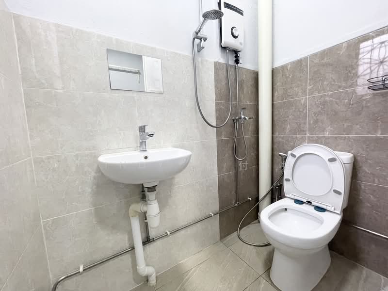 Cheap Bedroom Near Somerset MRT, Fort Canning MRT & Great World MRT, , Room Rental, 100 sqft, Apartment For Rent, by Cindy Fu 付小姐, 500099390 - Bathroom - PropertyGuru.com.sg